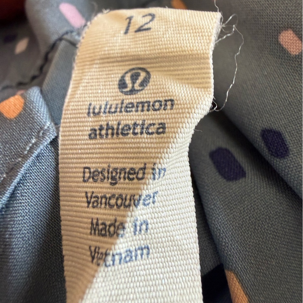 Lululemon Women's Spring Break Away Shorts Size 12 Confetti Cake Pattern Tags - Picture 12 of 12